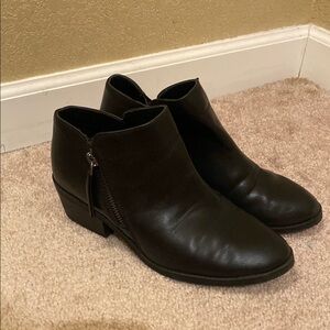 Time and Tru Black Ankle Boots with Streamlined Silhouette